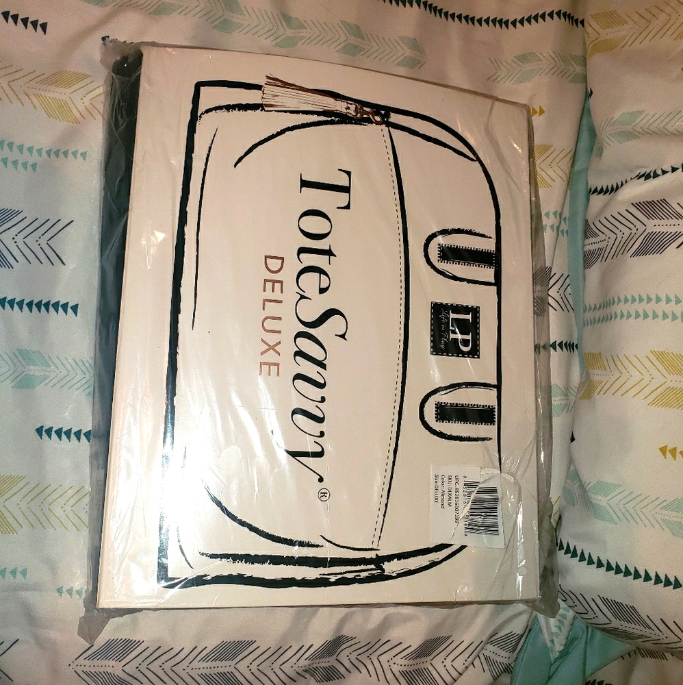 Tote Savvy Delux - BRAND NEW. NEVER OPENED
